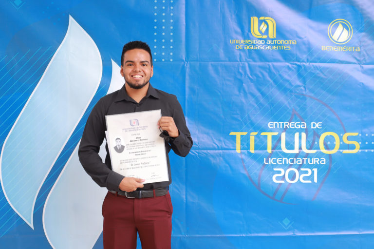 Entrega UAA más de mil 700 títulos universitarios