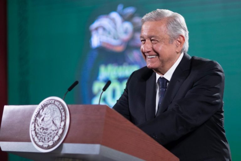 Voy a recibir la pensión de adulto mayor porque es universal y constitucional: AMLO