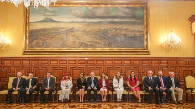 López Obrador recibió en Palacio Nacional a gobernadores electos de Morena