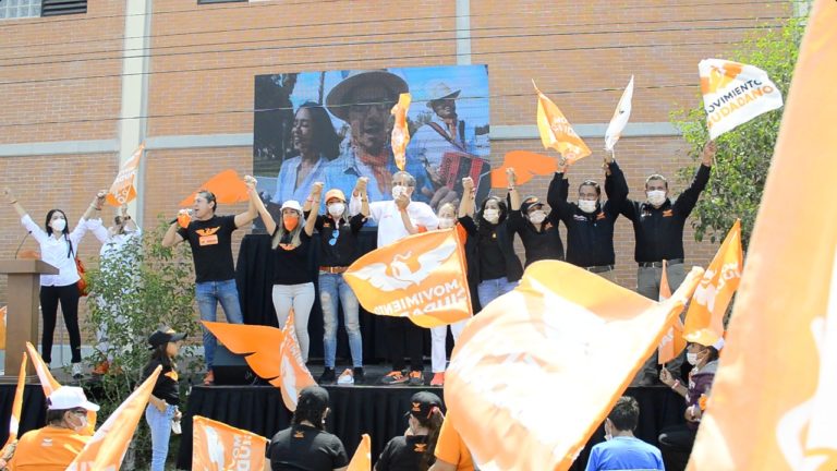 Cierra simbólicamente Gabriel Arellano instalaciones de Veolia en acompañamiento de la planilla de Movimiento Ciudadano