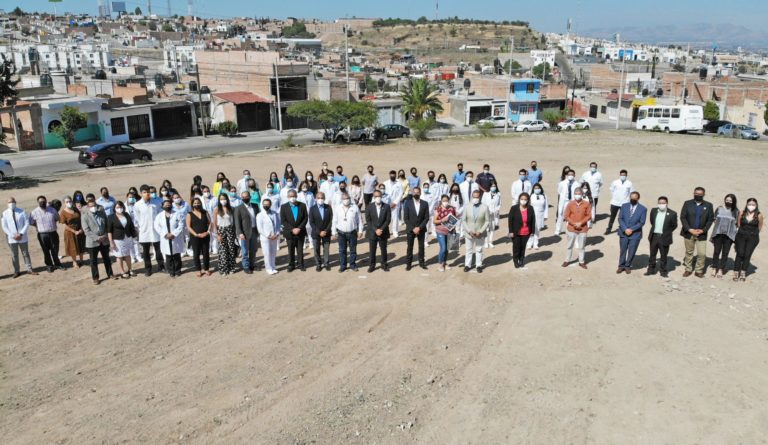 Colocan primera piedra de la nueva clínica de la UCA al oriente de la capital