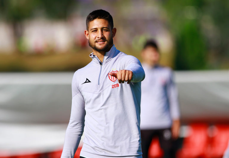 Daniel López sufrió lesión meniscal en la rodilla derecha