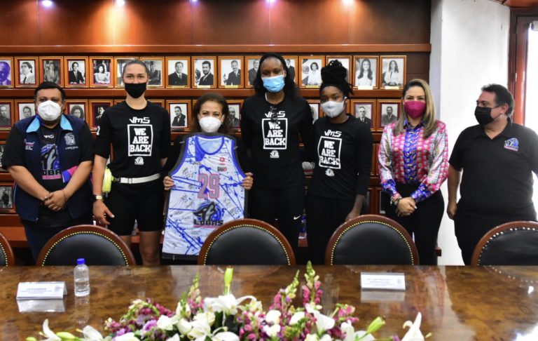 Alcaldesa recibió al club de basquetbol Lobas de Aguascalientes