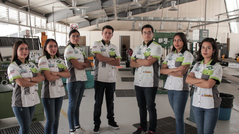 Conalep fabrica en la UTA miniauto de formula 1 para concurso internacional