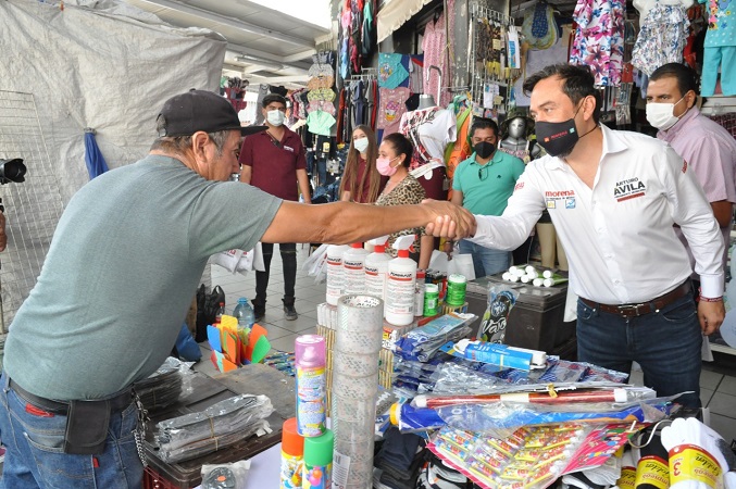 Arturo Ávila promete mejorar infraestructura del Mercado Jesús Terán