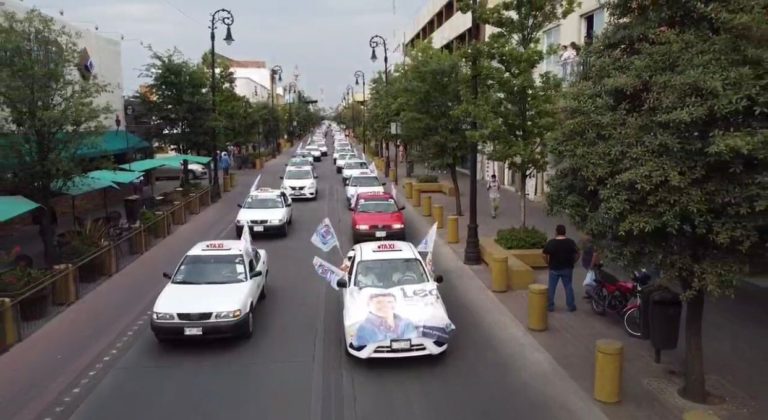Caravana de taxistas a favor de Leo Montañez