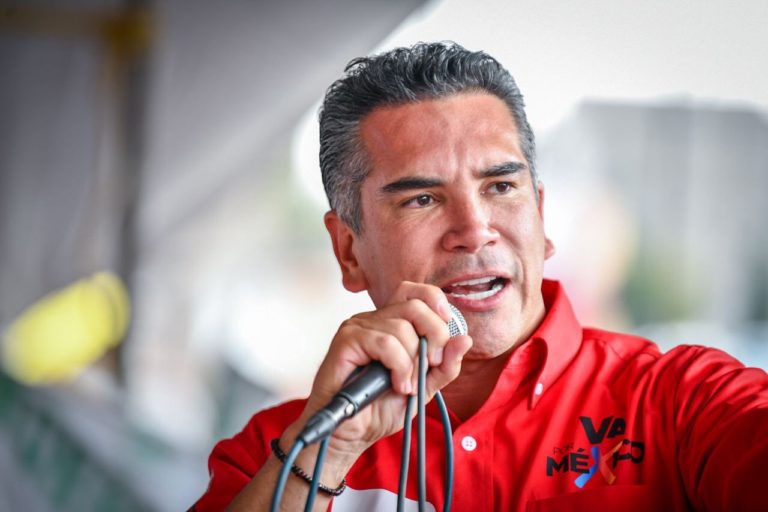Alejandro Moreno, presidente nacional del PRI, amplia su lujosa residencia en Campeche