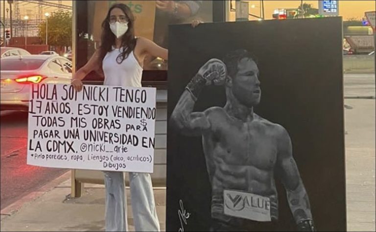 “Canelo” compra pintura de joven para apoyarla con los pagos de su universidad