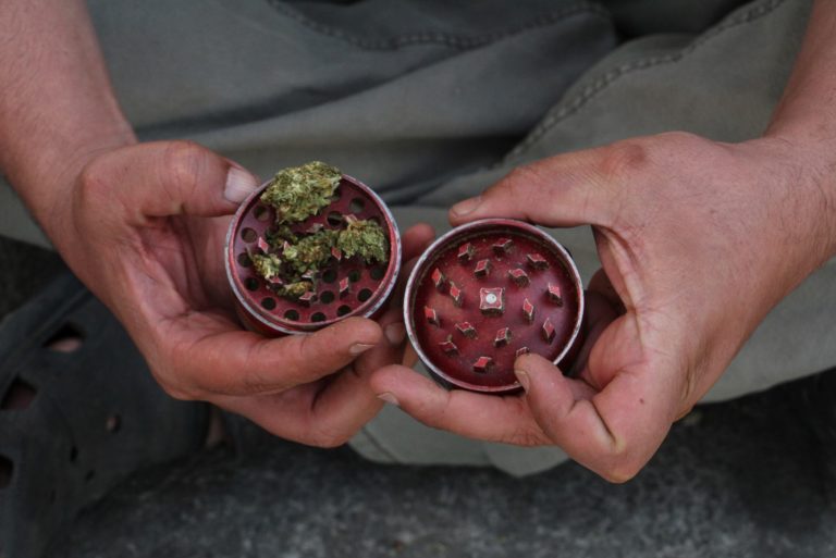 Consumir marihuana no ha dejado daños graves como lo hacen otras drogas sintéticas
