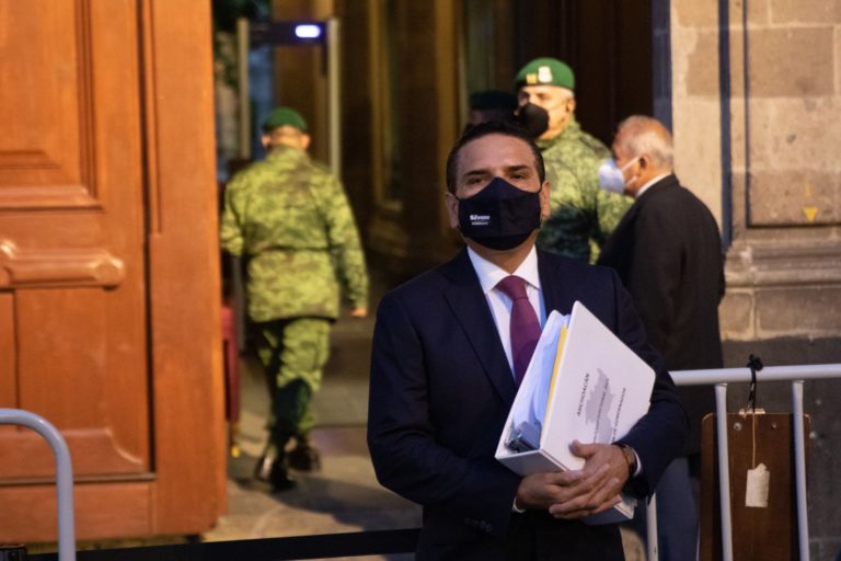 AMLO rechaza recibir a Aureoles, quiere aprovechar la mañanera pero no es el lugar, dice