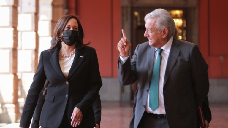 Critican a AMLO por nombrar “Kabala” a Kamala Harris, vicepresidenta de EU