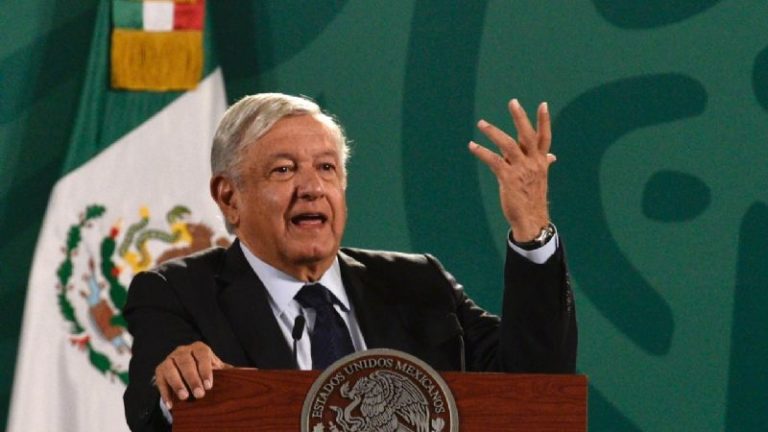 AMLO: Morena no habría soportado andanada de adversarios, sin apoyo del pueblo