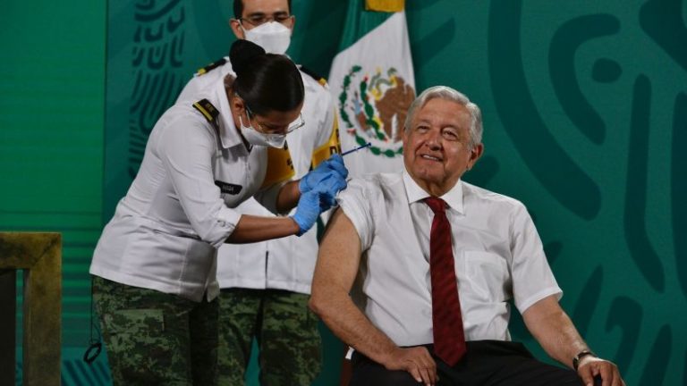 López Obrador recibió la segunda dosis de la vacuna de AstraZeneca
