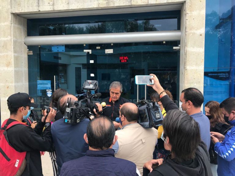 Gabriel Arellano acude a las instalaciones del PAN para entregarles denuncia en su contra