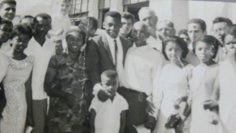 El cantautor de Tres Coracoes, Minas Gerais. Brasil/ Marca textos 