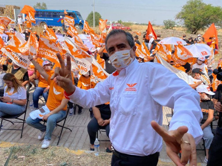 Gabriel Arellano clausurá de forma simbólica a Veolia durante su cierre de campaña rumbo a la alcaldía de Aguascalientes.