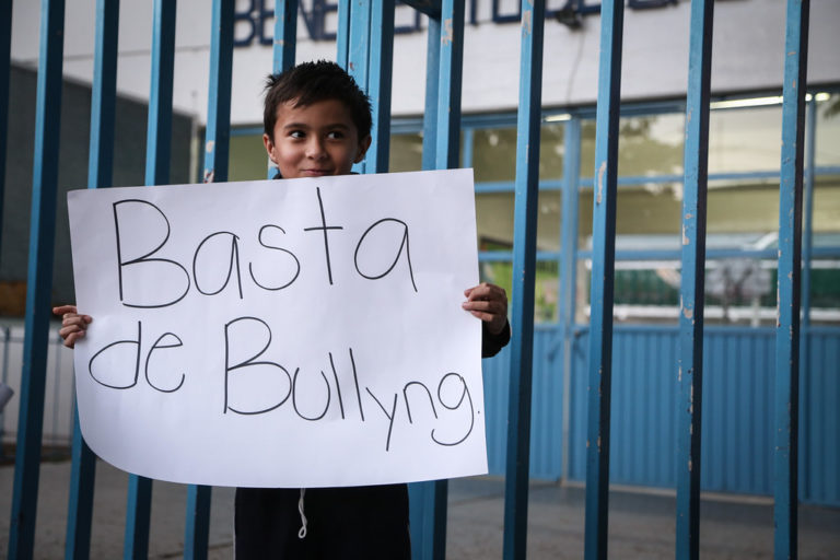 De tres a ocho años de prisión a quien por acoso escolar provoque el suicidio de una persona