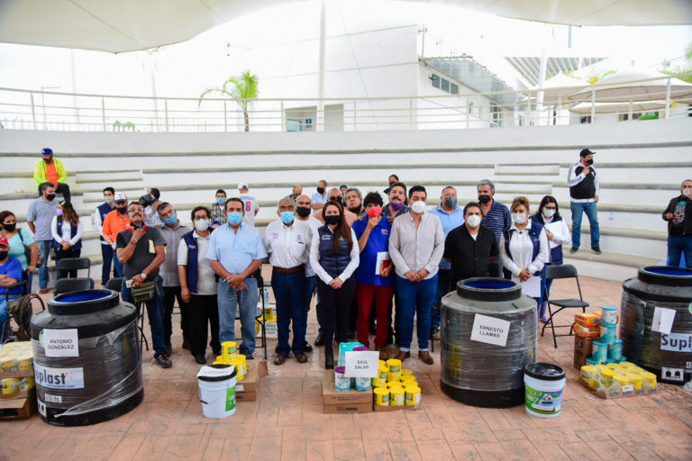 Alcaldesa de Aguascalientes entregó apoyos a taxistas
