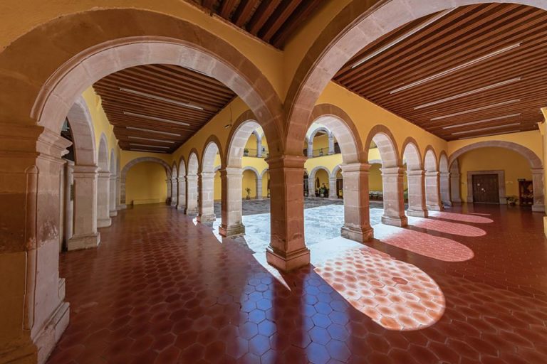 El énfasis en la enseñanza artística nos va a diferenciar de las administraciones pasadas