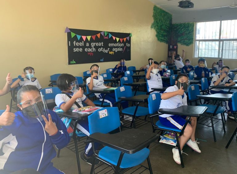 Celebran los comerciantes del centro de Aguascalientes el regreso a clases en educación básica