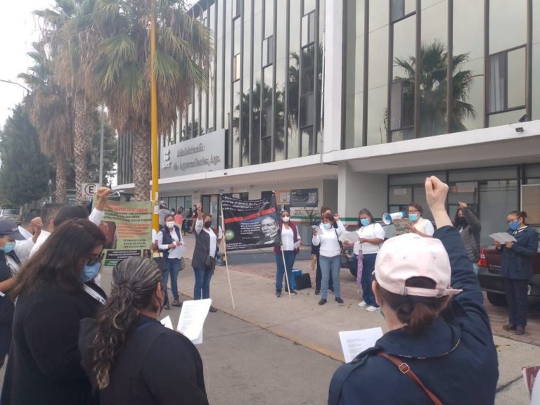 Se manifiestan jubilados del IMSS en Aguascalientes para exigir les devuelvan ahorros de Afores