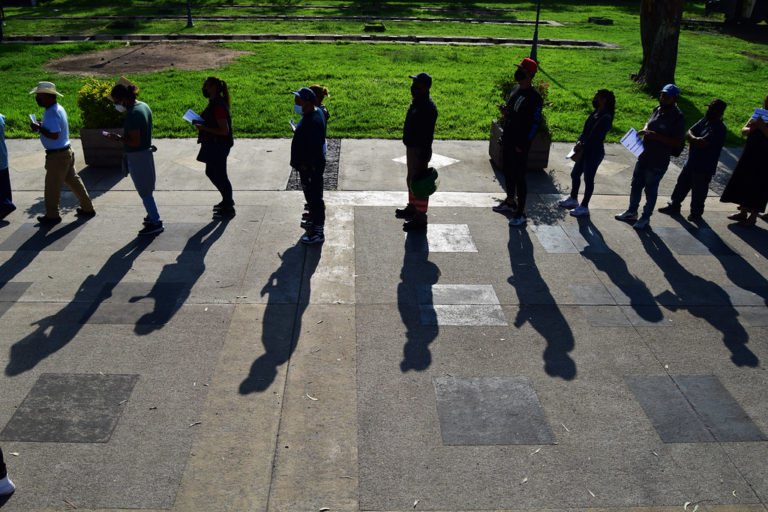 Cartilla de vacunación podría ser requisito para contratación en empresas: FTA