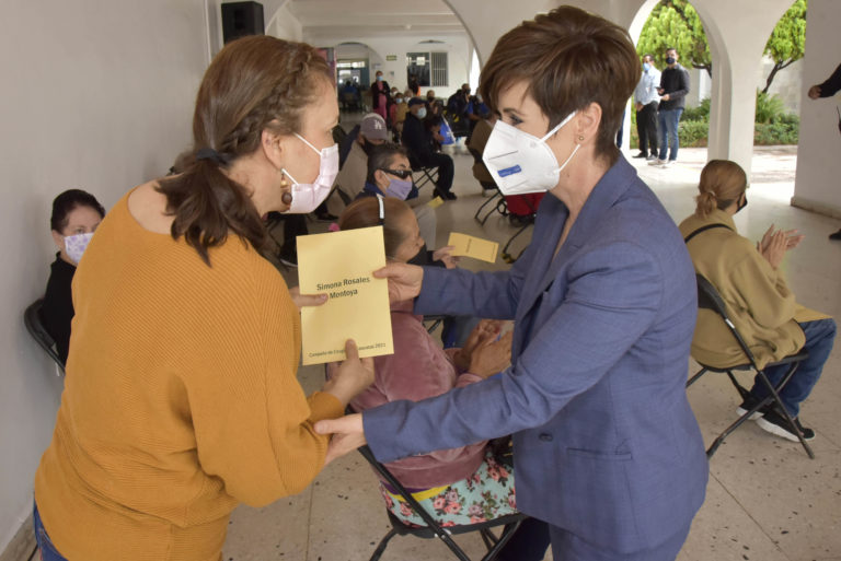 En Aguascalientes, DIF Estatal se comprometió a realizar 20 cirugías de cataratas