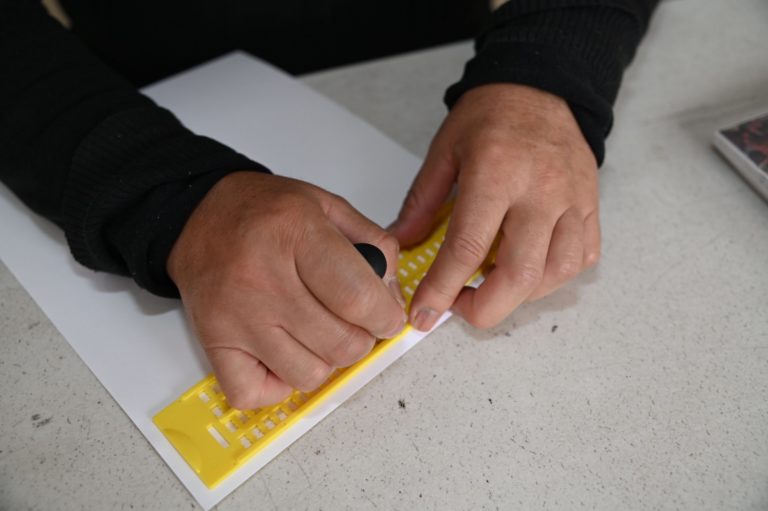 DIF Municipal ofrece talleres para personas ciegas o débiles visuales en Aguascalientes