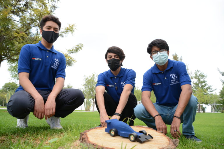 UPA asesora a estudiantes de bachillerato que participan en F1 in School