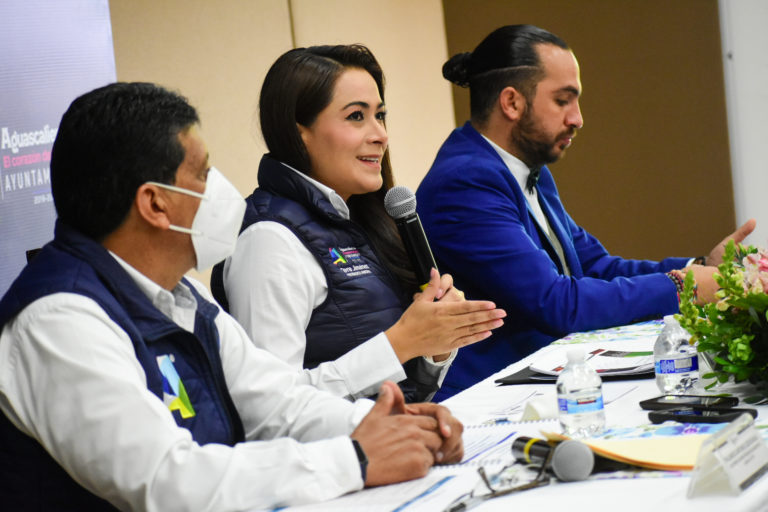 Alcaldesa de Aguascalientes anuncia programa de rehabilitación y mantenimiento de vialidades