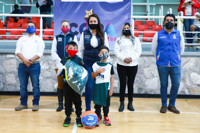 Entrega alcaldesa uniformes a participantes de la Copa Aguascalientes 2021