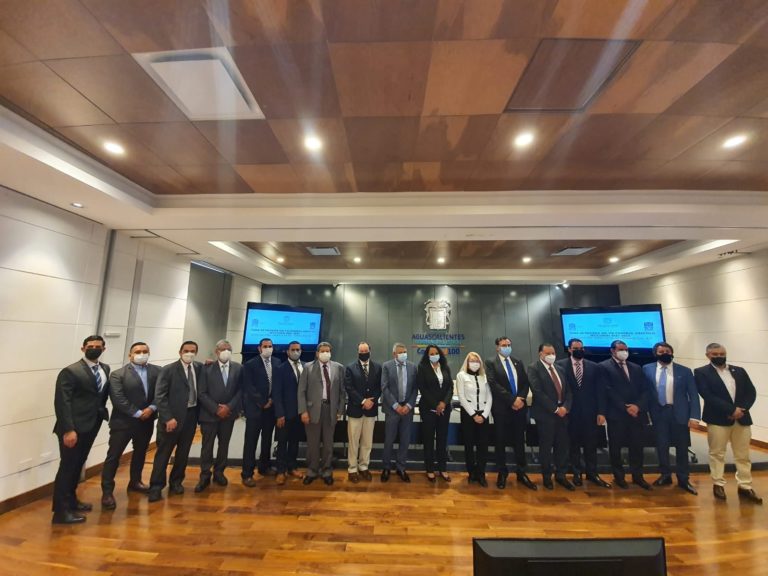 Secretario de Gobernación tomó protesta al nuevo Consejo Directivo de la AMH