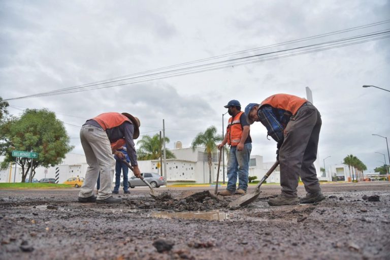 Ayuntamiento de Jesús María asigna recurso extraordinario para bacheo