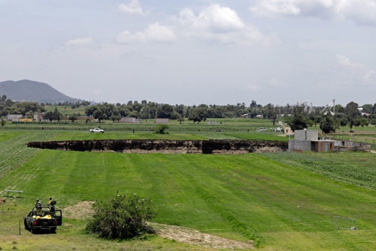 Extracción intensiva de agua influyó para que se formara el socavón en Puebla: IPN