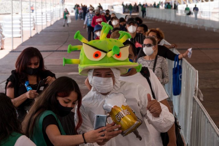 Entre más jóvenes, menos se vacunan; autoridades invitan a personas de entre 30 y 39 años a vacunarse