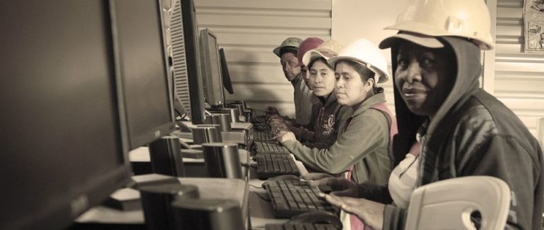 La UNAM ayuda a albañiles a profesionalizarlos con curso en línea