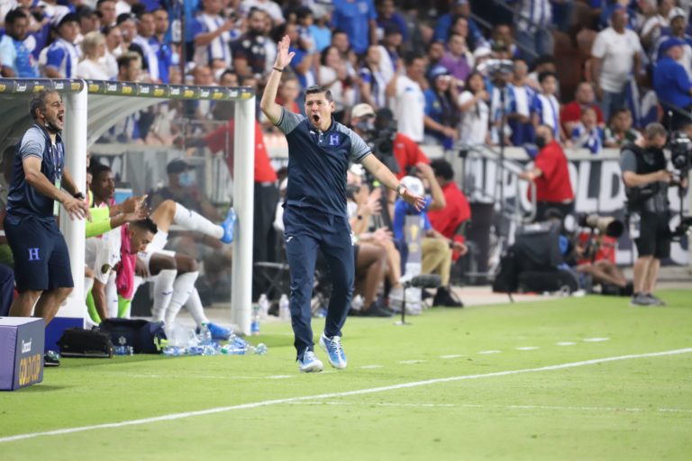 Entrenador de la selección de Honduras dio positivo a covid; no dirigirá partido contra México