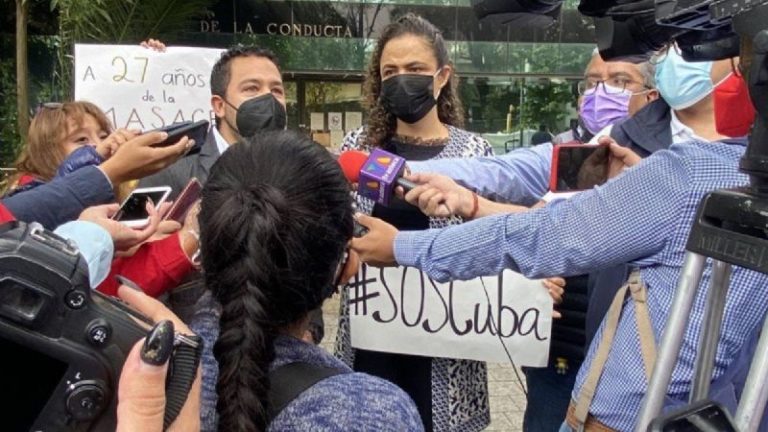 Panistas protestan frente a la Embajada de Cuba en México y acaban en altercado