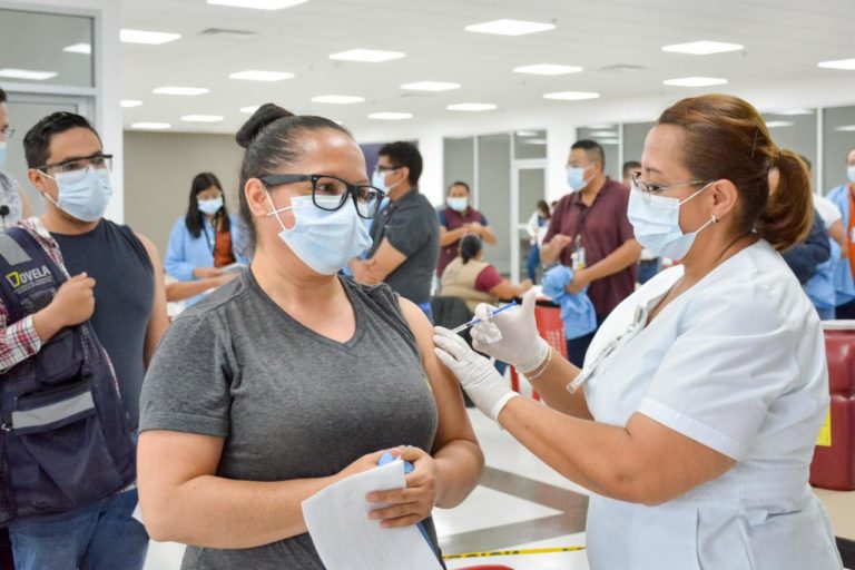 Sector industrial inicia vacunación contra COVID-19 para mayores de 18 años en Aguascalientes