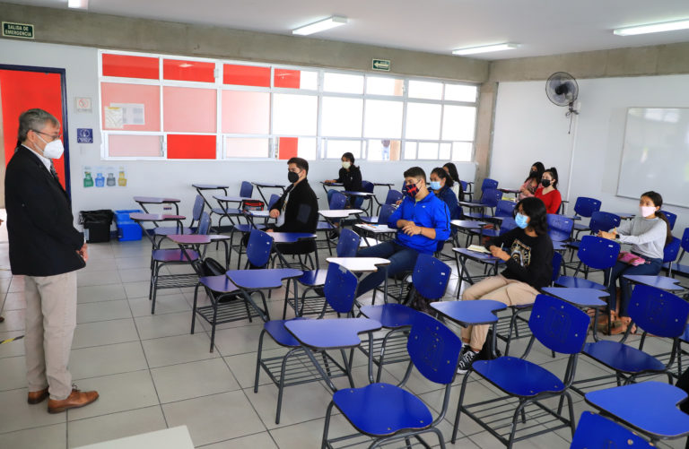 Rector de la UAA da bienvenida a nuevos alumnos de bachillerato