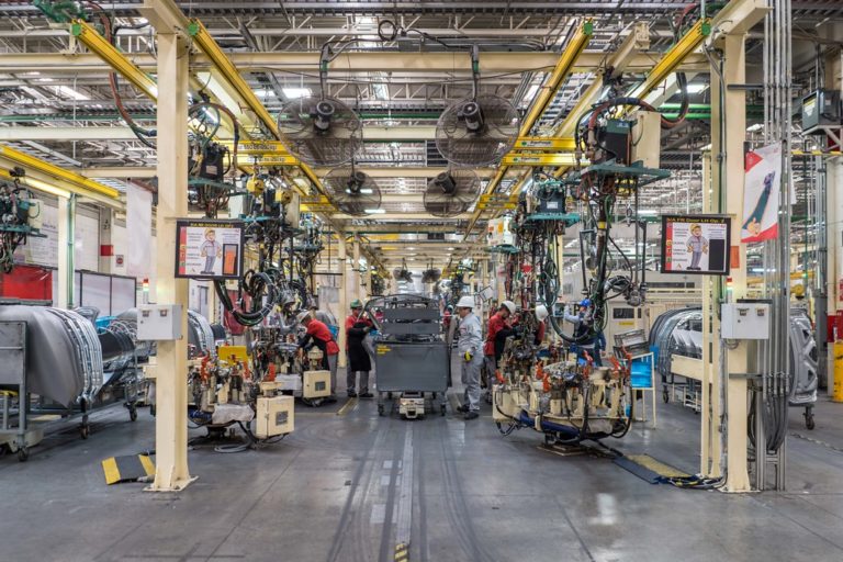 Continuarán paros técnicos en Nissan y Compas por desabasto de microcomponentes