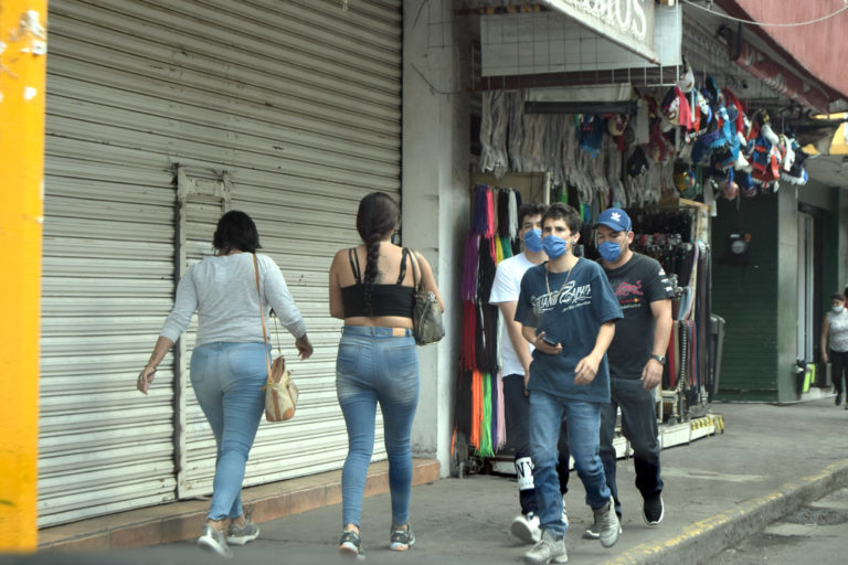 Comercios informales del centro han relajado las medidas sanitarias en Aguascalientes: Acocen