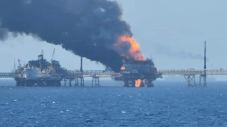 Pemex controla incendio en plataforma E-Ku-A2   