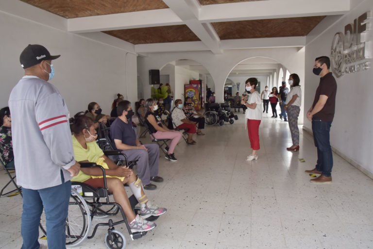 En Aguascalientes, DIF Estatal entrega 16 sillas de ruedas en cuatro municipios