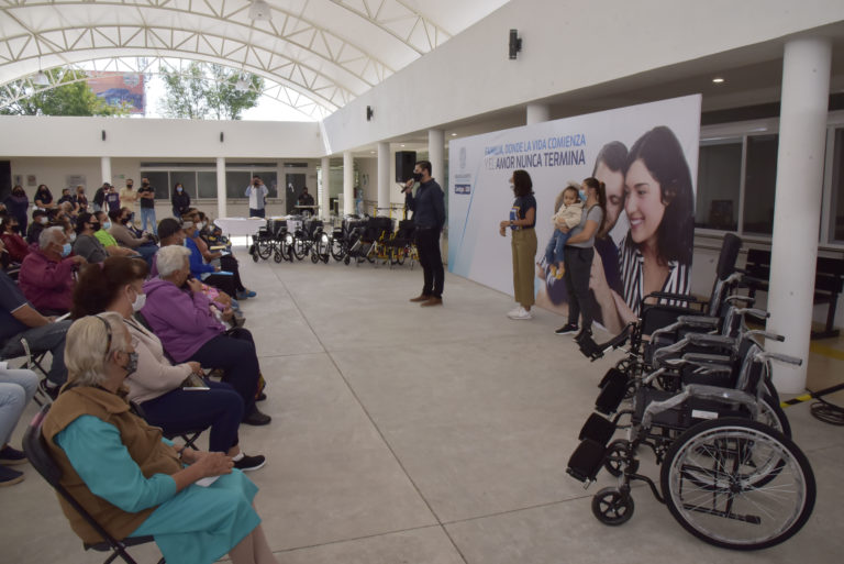 DIF Estatal entregó apoyos de movilidad a personas de todos los municipios