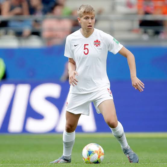 Te contamos quién es Quinn la atleta canadiense trans, no binaria que triunfó en Tokyo 2020