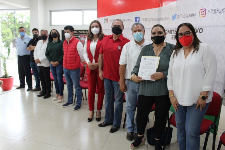 PRI entrega nombramientos a delegados políticos de los 11 municipios