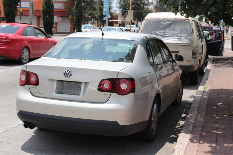 SEFI recomienda portar las placas de los vehículos con visibilidad