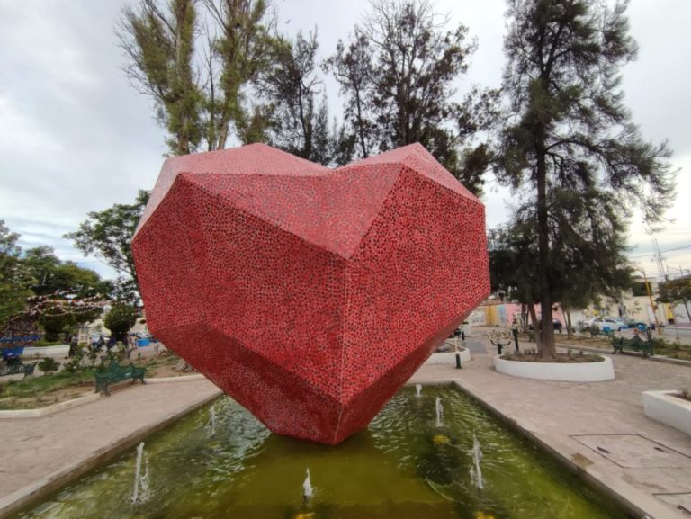 Alcaldesa de Aguascalientes presenta escultura “El Corazón de México”Barrio de la Salud