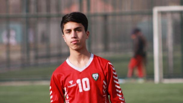 En su intento por huir de Afganistán, muere el futbolista Zaki Anwaria